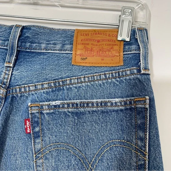 LEVI'S Premium 501 Denim Jean Short in Back To Your Heart 26 Medium Wash Boho - Picture 6 of 14